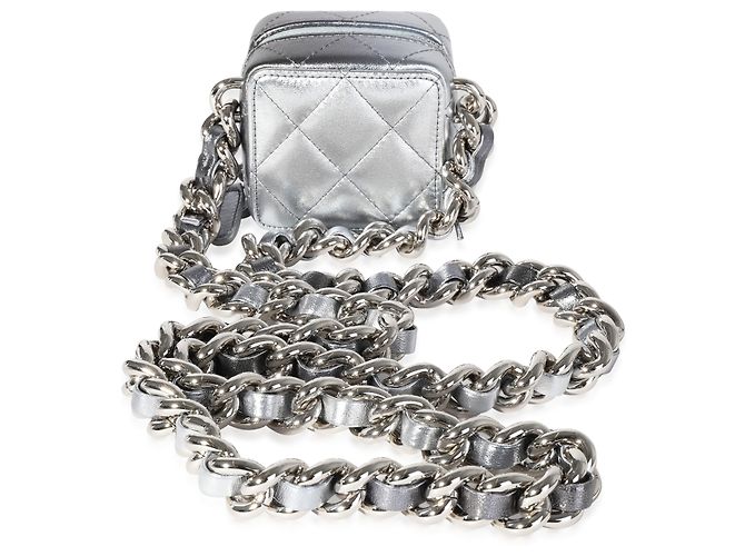 Clutch Chanel Coco Punk em pele de cordeiro metalizada acolchoada com corrente Metálico - vista 3