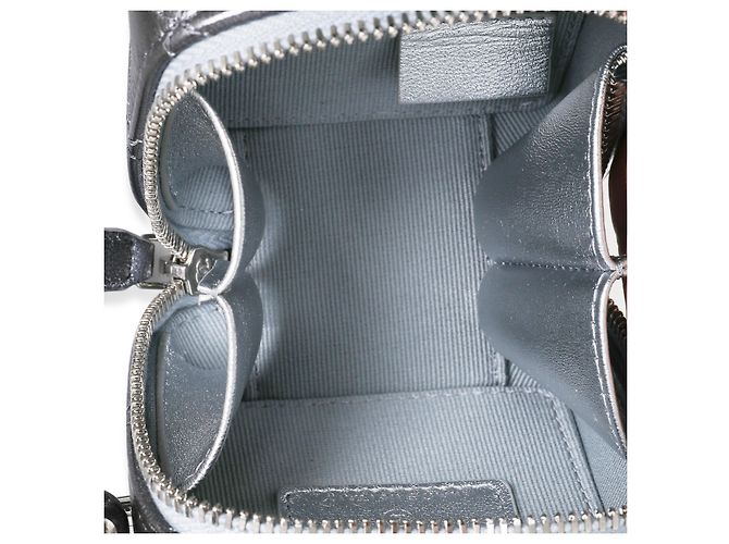 Clutch Chanel Coco Punk em pele de cordeiro metalizada acolchoada com corrente Metálico - vista 4