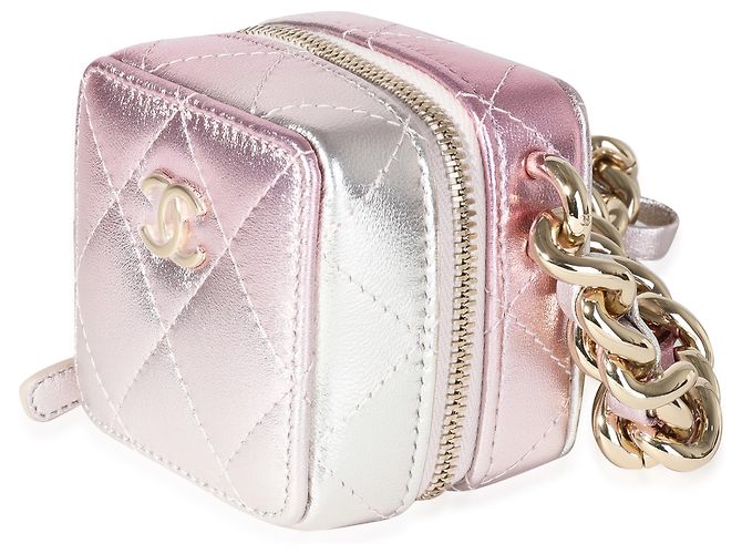 Clutch Chanel Coco Punk em pele de cordeiro metalizada matelassê com corrente Metálico - vista 3