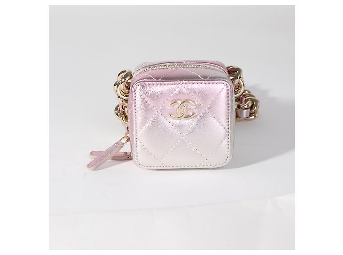 Clutch Chanel Coco Punk em pele de cordeiro metalizada matelassê com corrente Metálico - vista 7