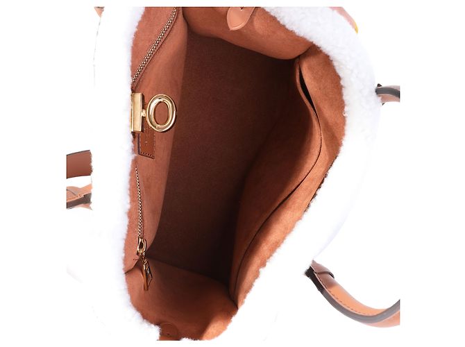 Louis Vuitton On My Side PM em couro de bezerro caramelo e shearling Marrom - vista 5
