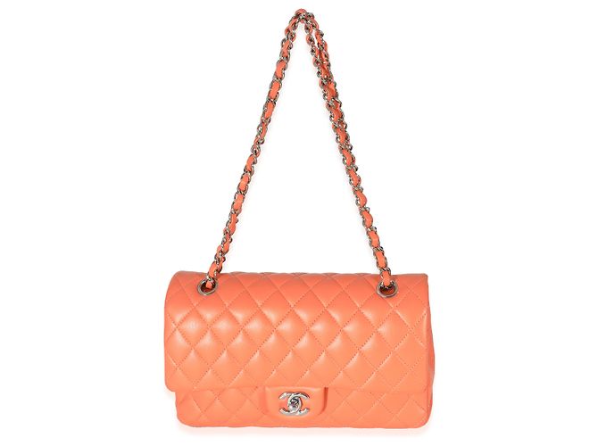 Bolso Chanel Classic Double Flap en piel de cordero acolchado naranja, tamaño Medium - vista 2