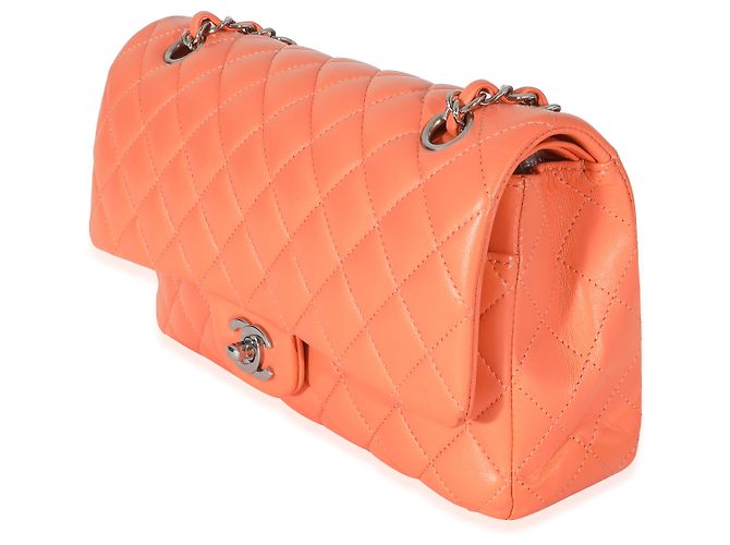 Bolso Chanel Classic Double Flap en piel de cordero acolchado naranja, tamaño Medium - vista 3