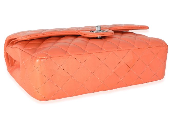 Bolso Chanel Classic Double Flap en piel de cordero acolchado naranja, tamaño Medium - vista 6