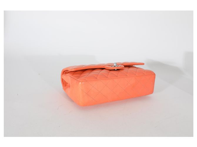 Bolso Chanel Classic Double Flap en piel de cordero acolchado naranja, tamaño Medium - vista 7