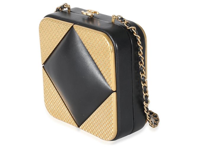 Clutch Chanel Black Lambskin Gold Metal Square CC - vista 3