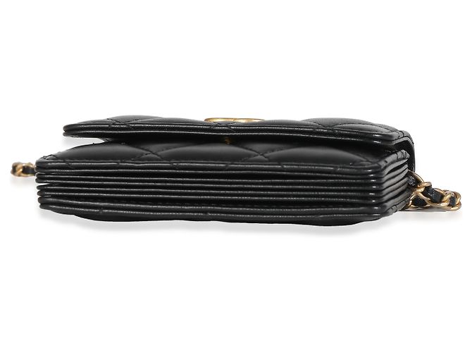 Tarjetero Chanel de piel de cordero acolchado negro con volantes y cadena - vista 2