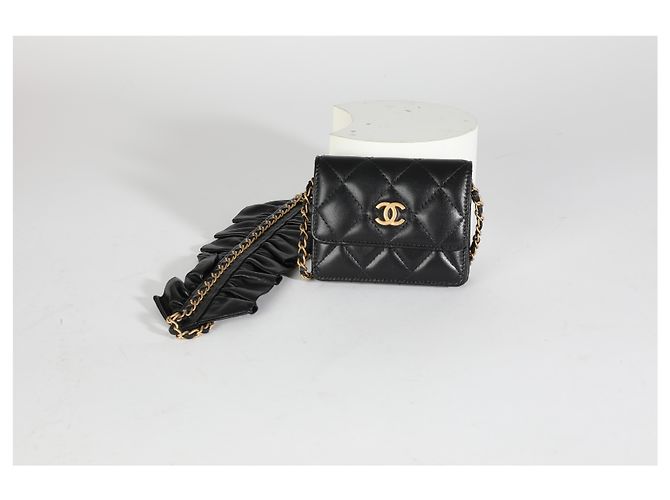 Tarjetero Chanel de piel de cordero acolchado negro con volantes y cadena - vista 7