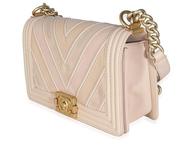 Borsa Chanel Medium Boy Bag in pelle di vitello caviar e camoscio beige con motivo Chevron Rosa - vista 2