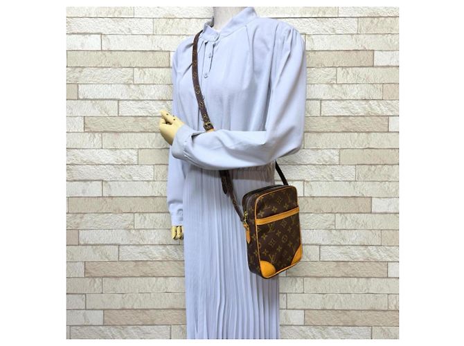 Borsa a Spalla Louis Vuitton Danube Monogram Marrone - vista 2
