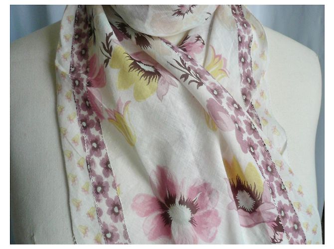 Louis Vuitton Pañuelo de Voile de Algodón Floral Castaño Rosa Blanco Amarillo - vista 9