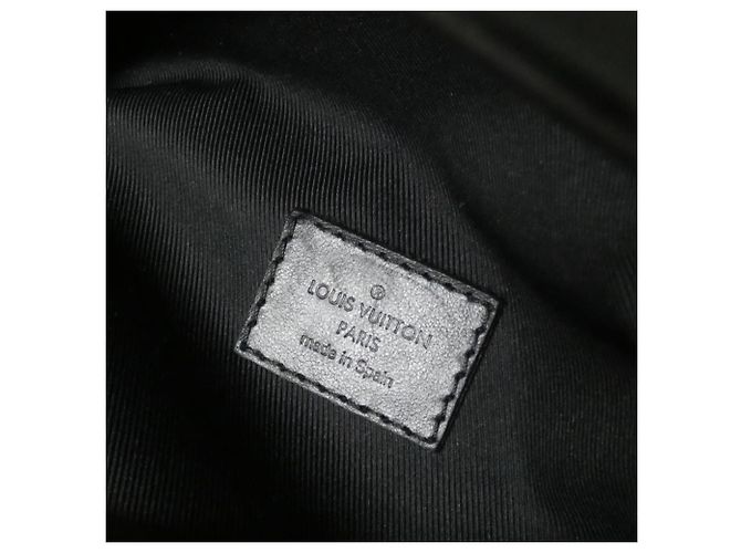 Louis Vuitton Monogram Shadow Discovery Bumbag PM Nero - vista 10