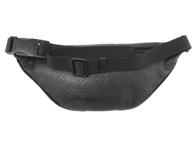 Louis Vuitton Monogram Shadow Discovery Bumbag PM Nero - vista 2