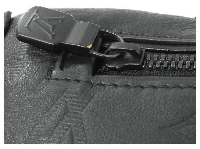 Louis Vuitton Monogram Shadow Discovery Bumbag PM Nero - vista 5