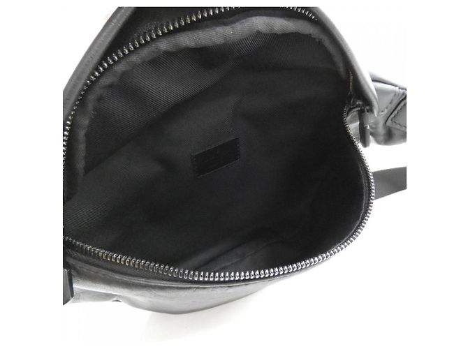 Louis Vuitton Monogram Shadow Discovery Bumbag PM Nero - vista 9