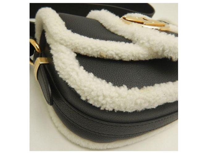 Borsa a tracolla Louis Vuitton LV Pont Neuf Soft PM in shearling di vitello Nero Bianco - vista 10