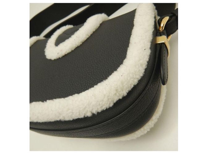 Borsa a tracolla Louis Vuitton LV Pont Neuf Soft PM in shearling di vitello Nero Bianco - vista 13