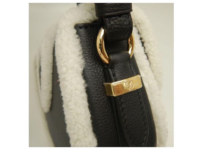 Borsa a tracolla Louis Vuitton LV Pont Neuf Soft PM in shearling di vitello Nero Bianco - vista 14