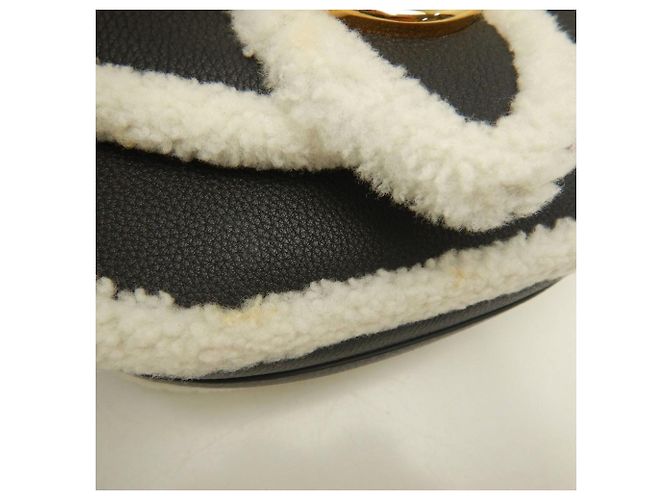 Borsa a tracolla Louis Vuitton LV Pont Neuf Soft PM in shearling di vitello Nero Bianco - vista 16