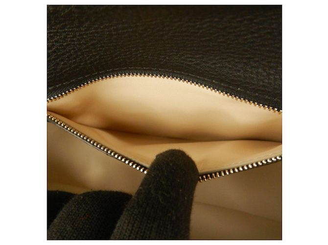 Borsa a tracolla Louis Vuitton LV Pont Neuf Soft PM in shearling di vitello Nero Bianco - vista 21