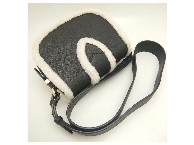 Borsa a tracolla Louis Vuitton LV Pont Neuf Soft PM in shearling di vitello Nero Bianco - vista 4