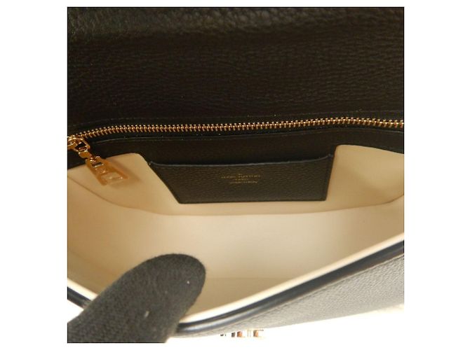 Borsa a tracolla Louis Vuitton LV Pont Neuf Soft PM in shearling di vitello Nero Bianco - vista 6