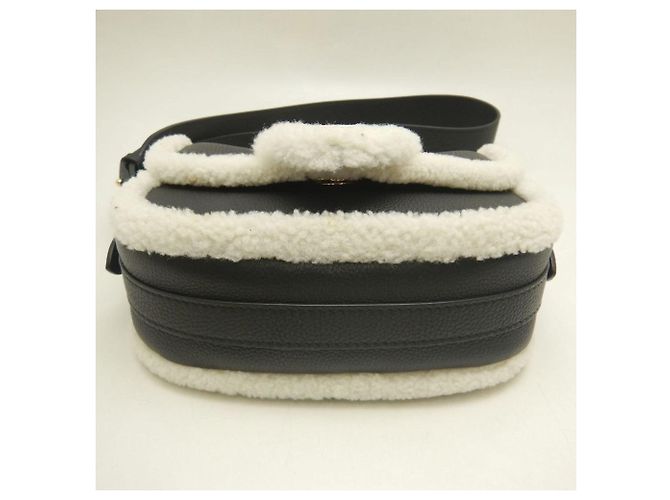 Borsa a tracolla Louis Vuitton LV Pont Neuf Soft PM in shearling di vitello Nero Bianco - vista 8