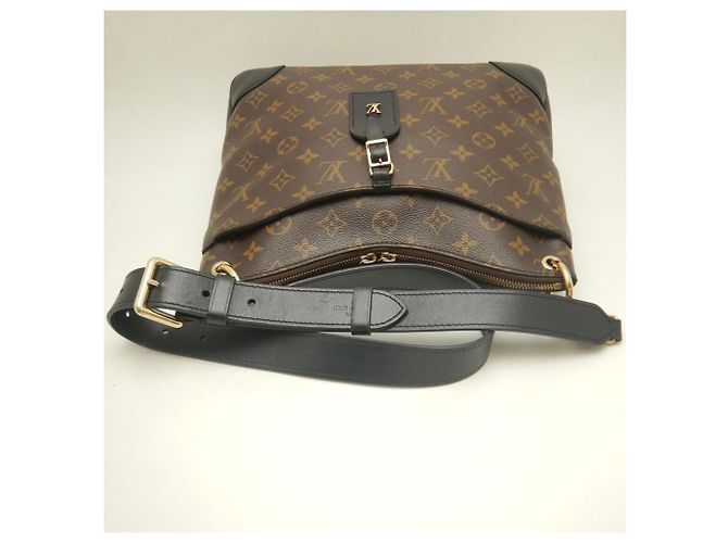 Sac à épaule Louis Vuitton Monogram Odeon NM MM Marron - vue 3