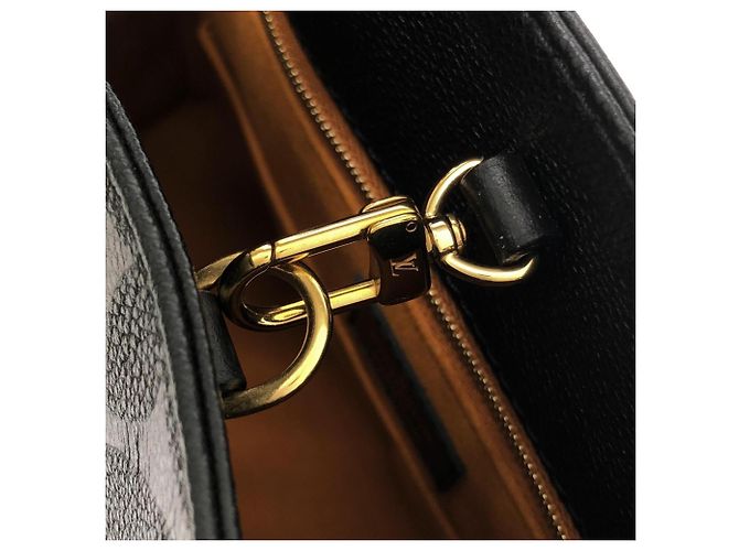 Borsa Louis Vuitton Monogram Empreinte OnTheGo MM Nero - vista 7