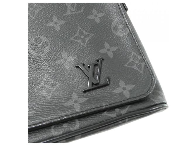 Borsa a Spalla Louis Vuitton Monogram Eclipse District PM Nero - vista 4