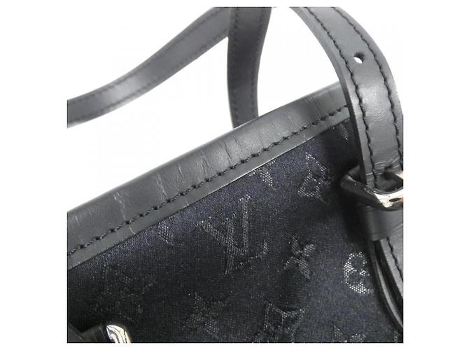 Borsa Louis Vuitton Monogram Satin Little Bucket Nero - vista 4