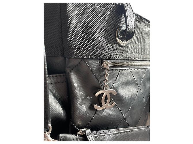 Bolsa Tote Chanel Paris Biarritz em couro acolchoado preto e tecido - vista 4