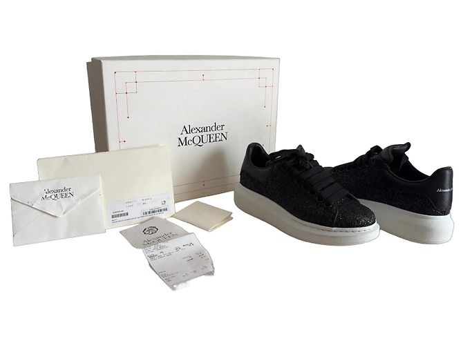 Alexander McQueen Sneaker Oversized in pelle nera Nero Bianco - vista 2