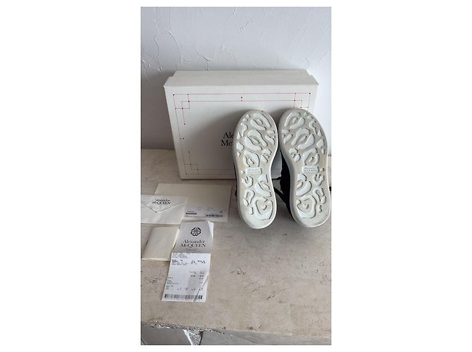Alexander McQueen Sneaker Oversized in pelle nera Nero Bianco - vista 6