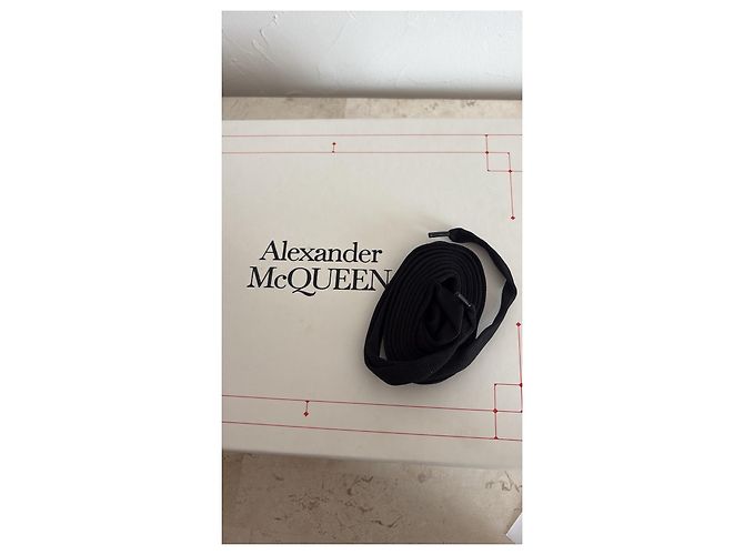 Alexander McQueen Sneaker Oversized in pelle nera Nero Bianco - vista 8