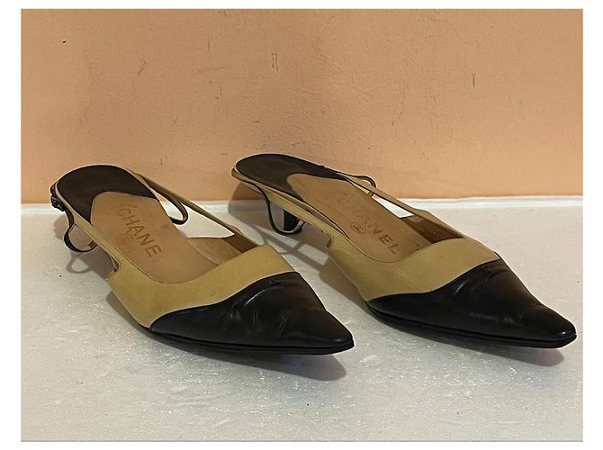 Décolleté slingback bicolore Chanel in pelle Nero Beige - vista 2