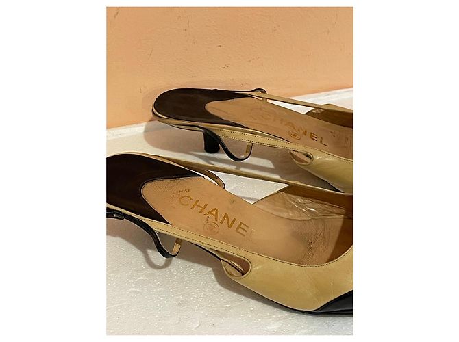 Décolleté slingback bicolore Chanel in pelle Nero Beige - vista 4