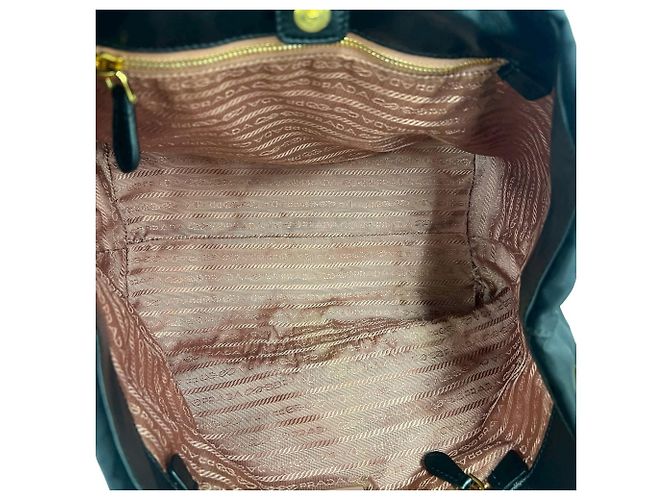 Prada Handtasche mit Logo-Hardware und Bandmotiv Schwarz - Ansicht 9