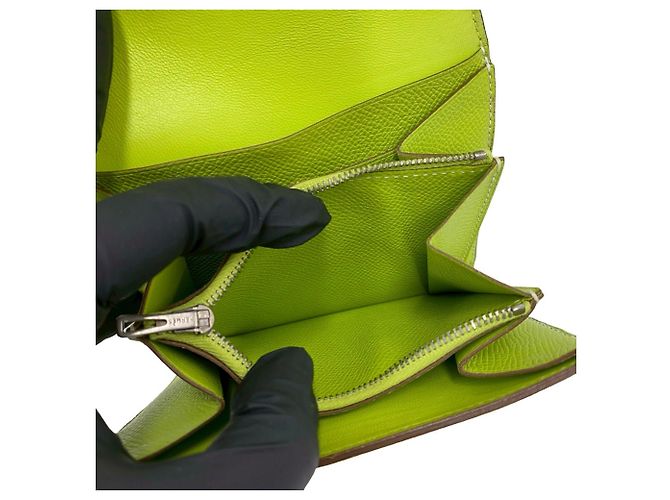 Hermès Cartera bi-fold Hermes Constance Compact en cuero Veau Epsom Verde - vista 10
