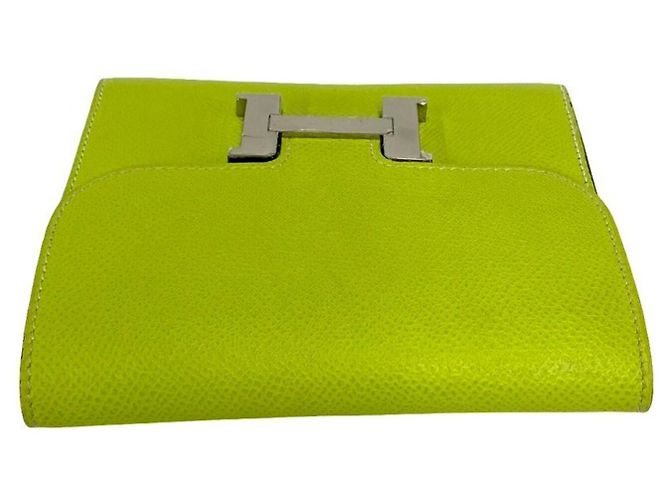 Hermès Cartera bi-fold Hermes Constance Compact en cuero Veau Epsom Verde - vista 3