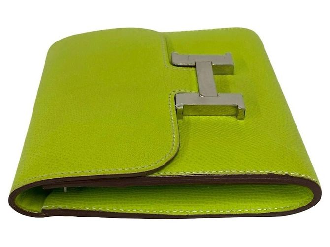 Hermès Cartera bi-fold Hermes Constance Compact en cuero Veau Epsom Verde - vista 4