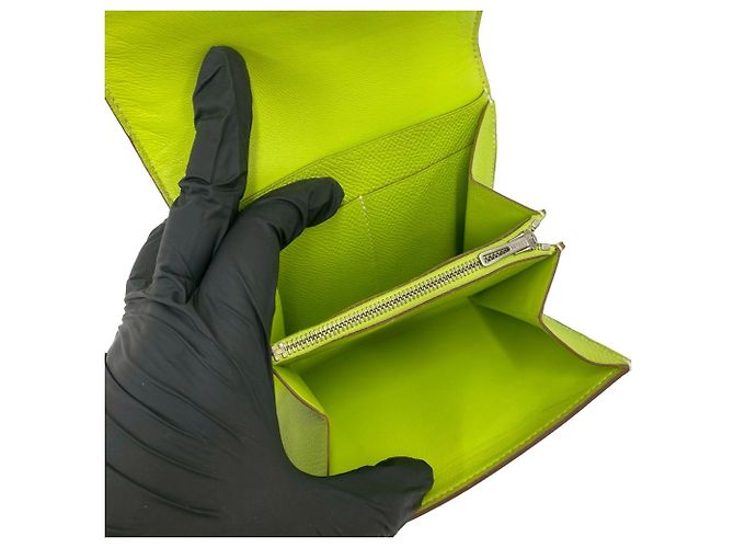 Hermès Cartera bi-fold Hermes Constance Compact en cuero Veau Epsom Verde - vista 8