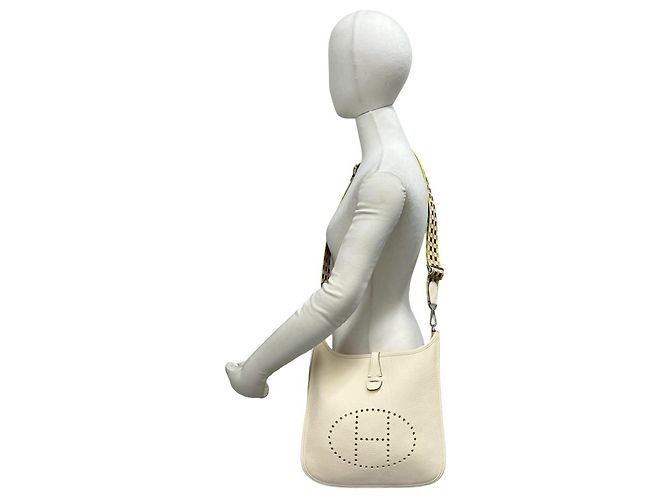 Hermès Bolsa de ombro Hermes Evelyne 3 PM em couro Taurillon Clemence Bege - vista 2