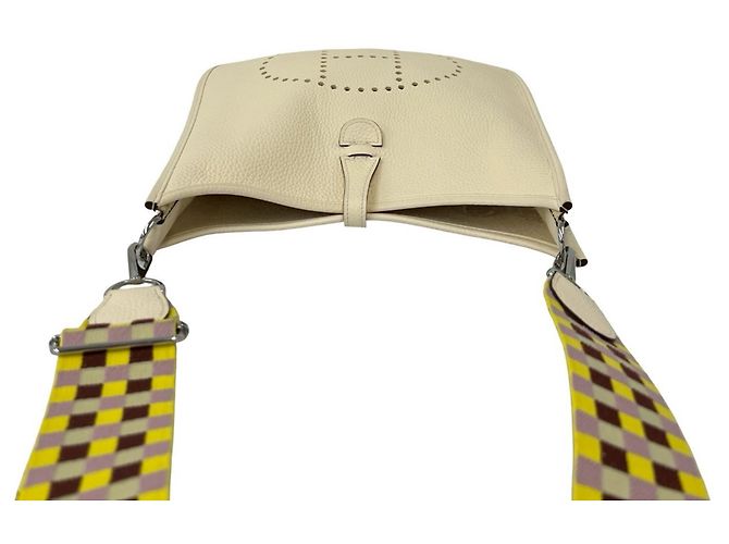 Hermès Bolsa de ombro Hermes Evelyne 3 PM em couro Taurillon Clemence Bege - vista 4