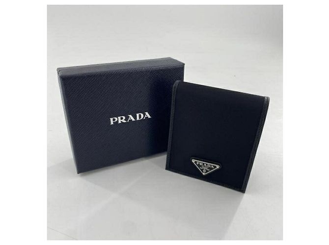 Prada Bi-fold Wallet in Black Saffiano Leather - vista 10
