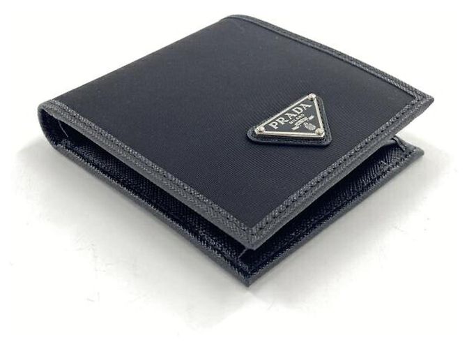 Prada Bi-fold Wallet in Black Saffiano Leather - vista 3