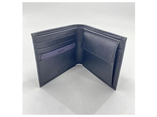 Prada Bi-fold Wallet in Black Saffiano Leather - vista 6