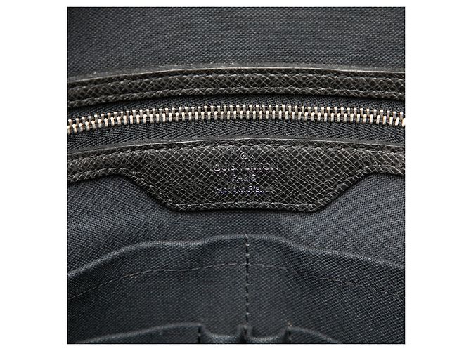 Pasta Louis Vuitton Black Taiga Neo Igor Preto - vista 5