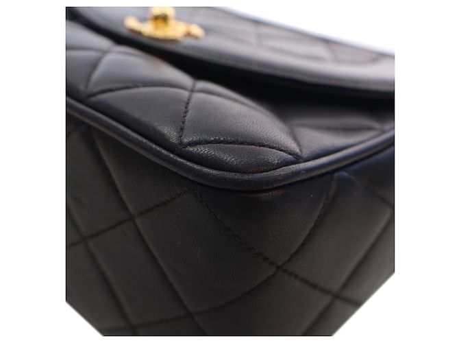 Borsa a tracolla Chanel Diana in agnello trapuntato nero Small con nappa - vista 10