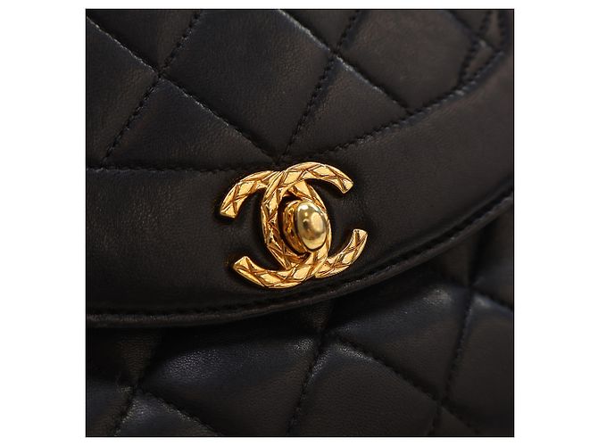 Borsa a tracolla Chanel Diana in agnello trapuntato nero Small con nappa - vista 7